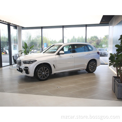 Luxe BMWX5 2022 Gemodificeerd XDrive30Li M Sports pak benzineauto 5-deurs 5-deurs SUV SUV Hoge snelheid 215 km